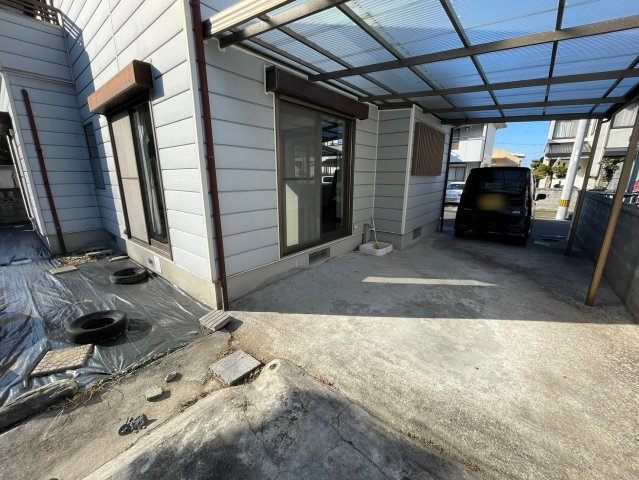 豊岡町長田　中古住宅の駐車場