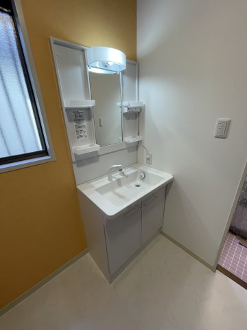 豊岡町長田　中古住宅の独立洗面台