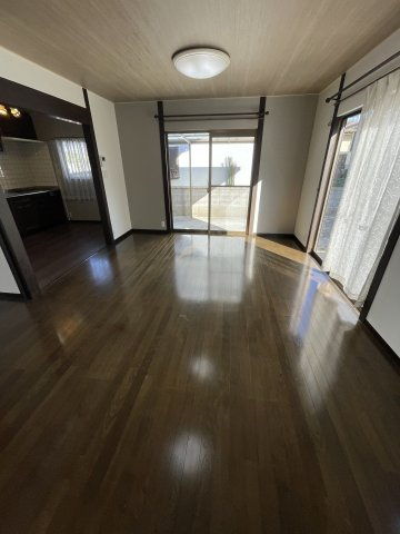 豊岡町長田　中古住宅の居間・リビング