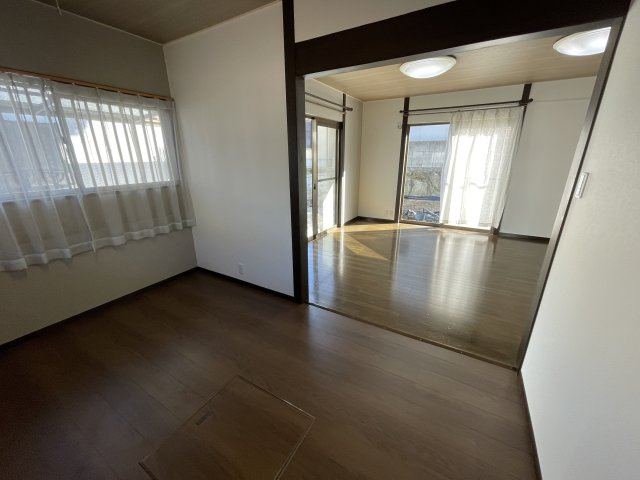 豊岡町長田　中古住宅の居間・リビング