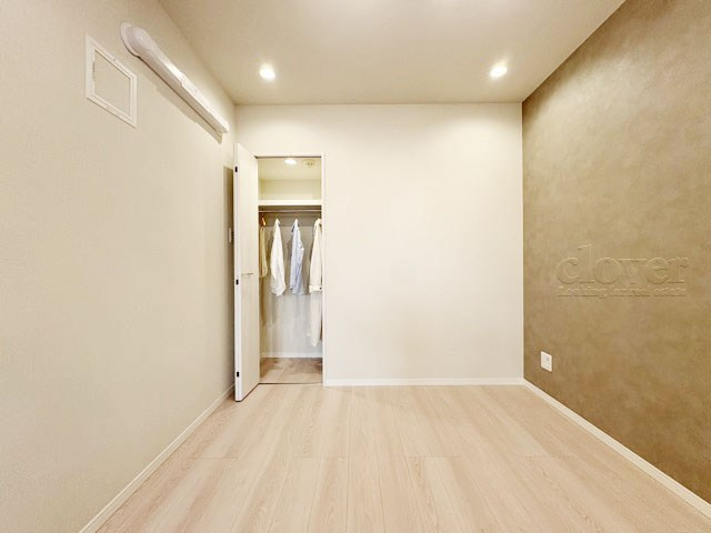 【寝室】 | フラッツ鷺ノ宮 | ベッドルームとして使うか、あるいは収納として使うか、洋室を見るときは具体的な用法や家具配置などをぜひご想像ください。～即日のご見学可能～　お問合せはお気軽にどうぞ。
