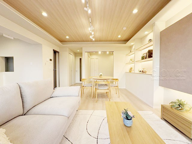 【居間・リビング】 | フラッツ鷺ノ宮 | くつろぎの空間であるLDKの様子。安心してくつろげるよう派手さは控えて、さりとて地味すぎもせず、あなたの生活を彩ってくれます。～即日のご見学可能～　お問合せはお気軽にどうぞ。
