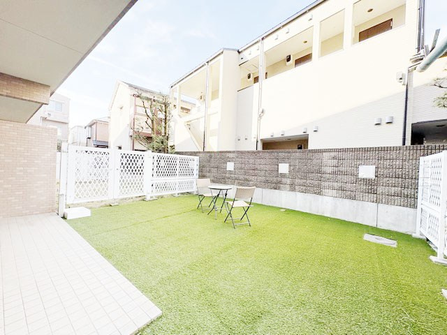 【庭】 | フラッツ鷺ノ宮 | 29㎡の専用庭がこの部屋の自慢です。専有部分ではありませんが、ガーデニング等で専用使用できる空間として、ご利用ください。～即日のご見学可能～　お問合せはお気軽にどうぞ。
