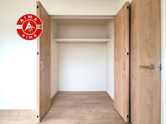 福岡市西区今宿上ノ原第1-7棟（4号棟）の内観：施工例|洋服や大きな荷物が多い方や人数の多いご家族などは、一般的なクローゼットよりもウォークインクローゼットのほうが使い勝手が良いです。