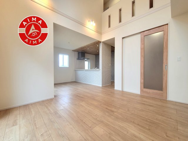 福岡市西区今宿上ノ原第1-7棟（4号棟）の内観：施工例|キッチンからリビングをしっかり確認できます。家族の笑顔があふれる空間になりそうですね。