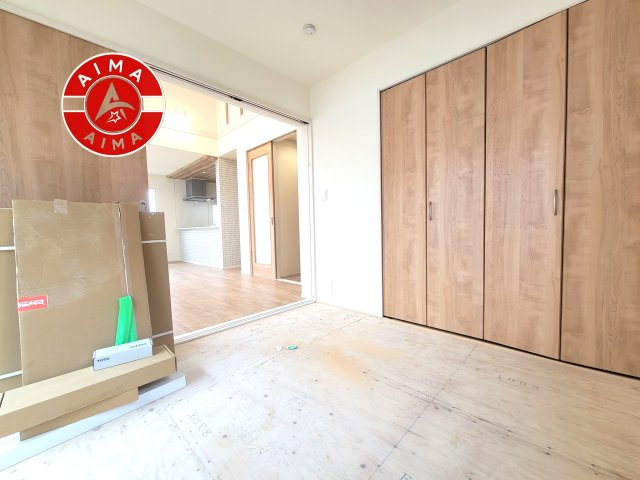 福岡市西区今宿上ノ原第1-7棟（4号棟）の内観：施工例|和室を上手に活用すると暮らし方の幅が広がります。例えば普段は開け放して、子供の小さいうちはお昼寝や遊びのスペースに。畳はソフトなので転んでもケガをしにくく安心です