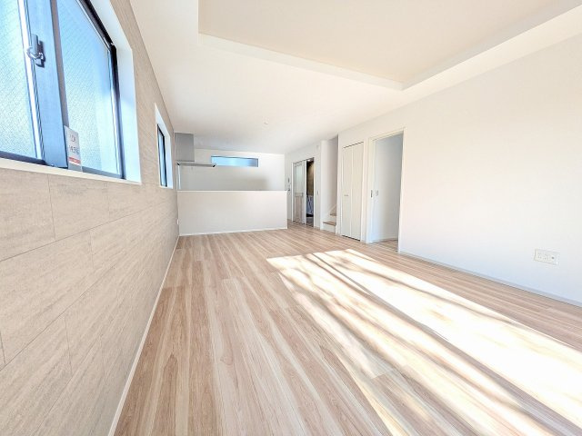八王子市　緑町　新築一戸建て　９期の居間・リビング|～19.5帖の明るく開放感のあるLDK、家族団欒の時間をお過ごしいただけます～
