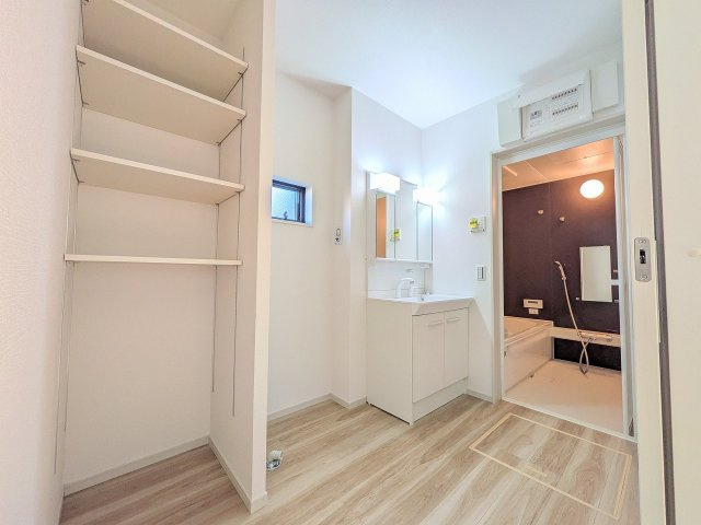 八王子市　緑町　新築一戸建て　９期の脱衣所|～ゆとりある広さの脱衣所　便利な可動棚付き～