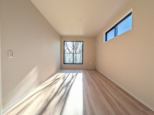 八王子市　緑町　新築一戸建て　９期の寝室|～2階9.0帖の主寝室　ベッドなど大型家具のレイアウトも楽しめる広さです～