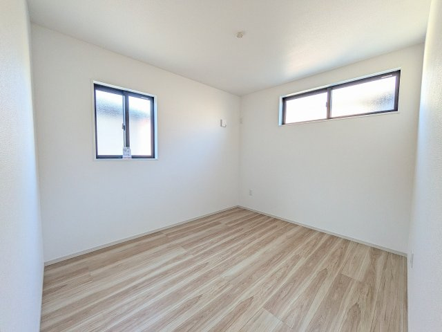 八王子市　緑町　新築一戸建て　９期の子供部屋|～2階5.5帖の洋室　2面採光で明るく風通しの良いお部屋です～