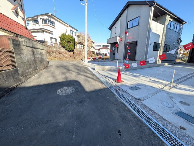 八王子市　緑町　新築一戸建て　９期の前面道路含む現地写真|～西側4ｍ道路に面しています～