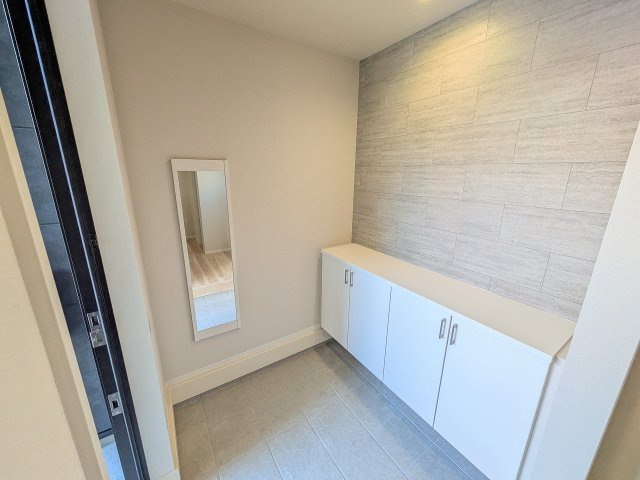 八王子市　緑町　新築一戸建て　９期の玄関|～ロータイプのシューズボックスでゆとりのある玄関～