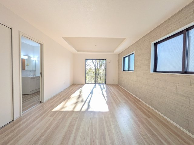 八王子市　緑町　新築一戸建て　９期の居間・リビング|～19.5帖の明るく開放感のあるLDK、家族団欒の時間をお過ごしいただけます～