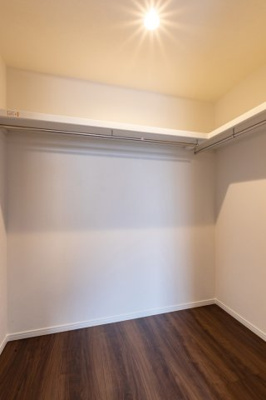 【洋室】 | マイタウン佐井寺プレミアム◇◆全8区画◇◆モデルハウス◇◆ | 【同社施工例写真】
主寝室♪
洋室プラス大型クローゼット♪