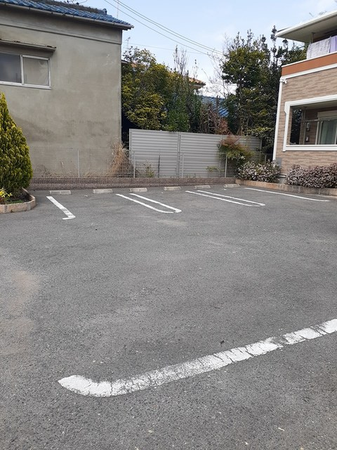 ハナサキハルズの駐車場