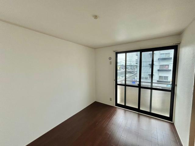 ア・カインドネスの洋室