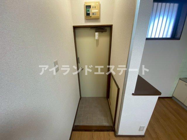 ハイム清芳　宅配BOX　陽当たり良好　バストイレ別の玄関