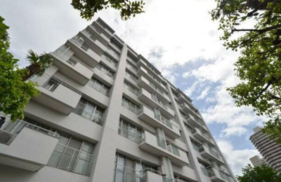 【外観】 | マンションロックハイツ | 鉄骨鉄筋コンクリート造のがっちりとした建物。