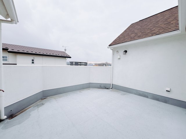 【中古戸建】高崎市下之城町のバルコニー|■バルコニー｜空が見える広々としたバルコニー♪家族で星空観賞ができて夜が楽しみになりますね☆