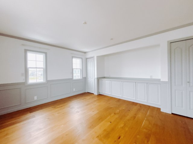 【中古戸建】高崎市下之城町の洋室|■洋室｜お子様の一人部屋にピッタリな洋室。木のぬくもりを感じるフローリングは、天然木の味わいが時とともに深みを増していきます。また、傷にも強く、フリーワックスでお手入れもラクラクです♪