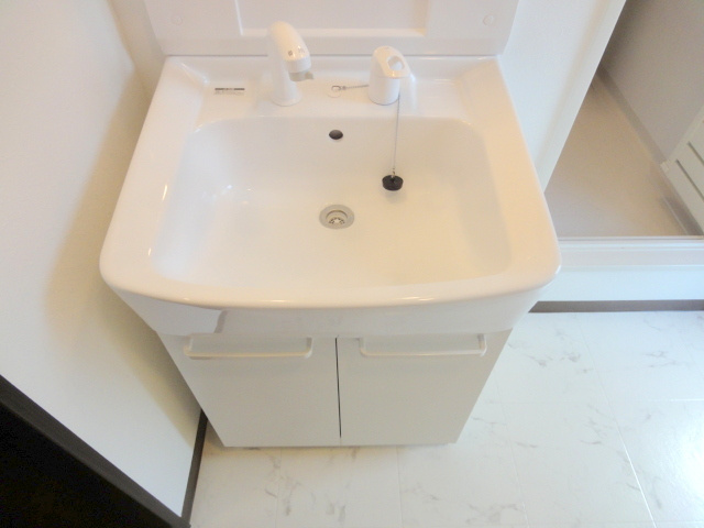 ViewTerrace売布Ⅲの洗面所|シャワー付き洗面台です