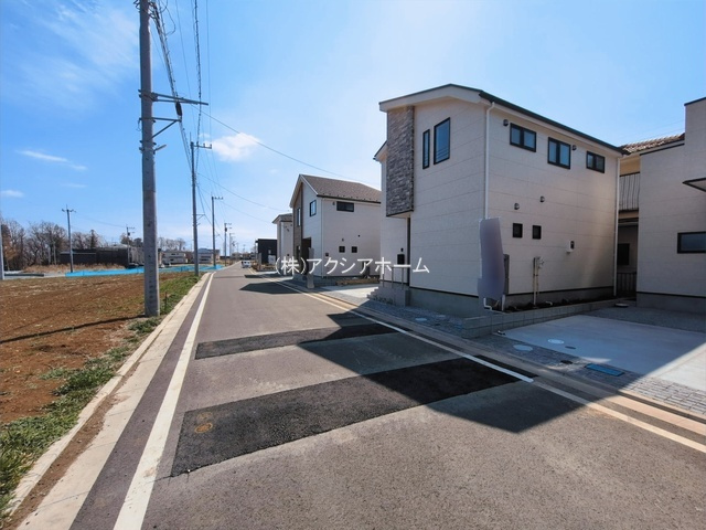 所沢市上安松・全8棟　新築一戸建　4号棟　の前面道路含む現地写真