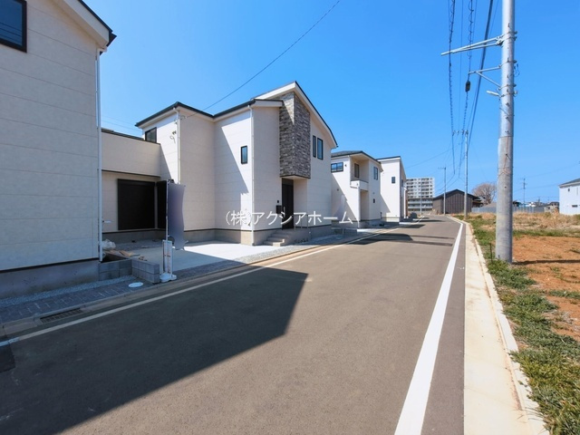 所沢市上安松・全8棟　新築一戸建　4号棟　の前面道路含む現地写真