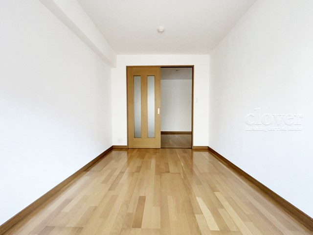 【洋室】 | 常盤台グリーンハイツ | ベッドルームとして使うか、あるいは収納として使うか、洋室を見るときは具体的な用法や家具配置などをぜひご想像ください。～即日のご見学可能～　お問合せはお気軽にどうぞ。