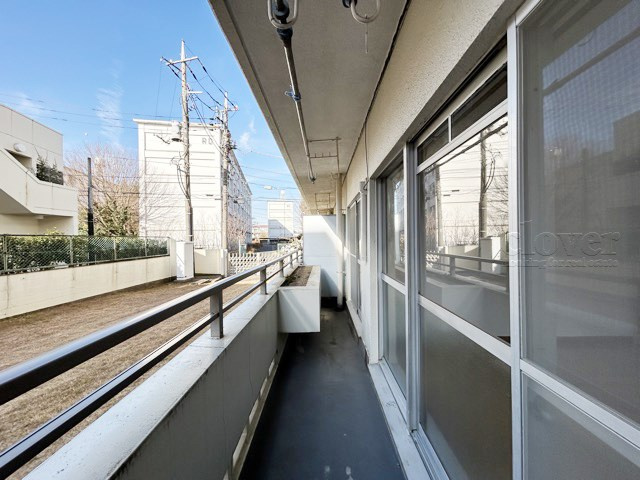 【バルコニー】 | 常盤台グリーンハイツ | バルコニーの様子。ここからの眺めが、日々のストレスを発散してくれることでしょう。ちなみにバルコニーは専有部分ではなく「共用部分」の扱いです。～即日のご見学可能～　お問合せはお気軽にどうぞ。