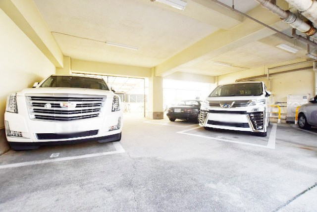 【駐車場】 | 常盤台グリーンハイツ | マンションの駐車場スペース。空きの有無や駐車料金、サイズ規定などについては、改めてお問い合わせください。～即日のご見学可能～　お問合せはお気軽にどうぞ。
