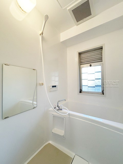 【浴室】 | 常盤台グリーンハイツ | 疲れと汚れを落として明日への活力を蓄える、癒しの空間＝バスルーム。とても大切な設備です。浴槽も洗い場も美しく整っています。～即日のご見学可能～　お問合せはお気軽にどうぞ。