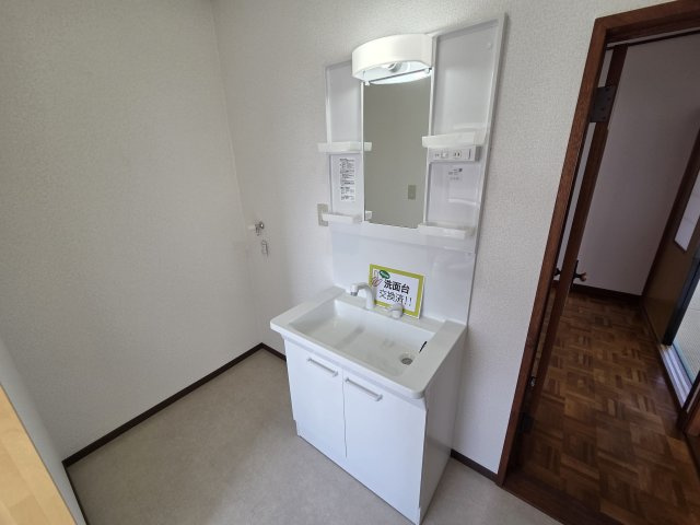 みどり市笠懸町阿左美　中古住宅の洗面所|新品の洗面化粧台です！