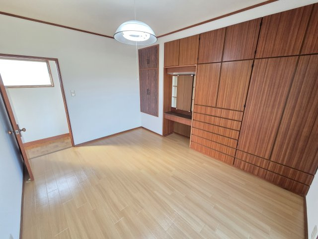 みどり市笠懸町阿左美　中古住宅の収納|2階6帖の洋室です。