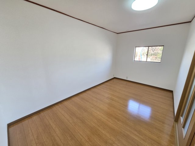 みどり市笠懸町阿左美　中古住宅の洋室|1階7.5帖の洋室です。