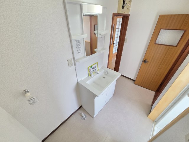 みどり市笠懸町阿左美　中古住宅の洗面所|洗面脱衣所です。床のクッションフロアは貼り替え済みです。