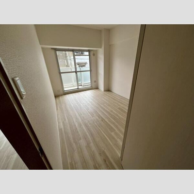 【洋室】 | ヴィラスリースター鶴浜 | 広々とした洋室です