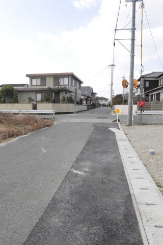 小郡市二森　オール電化１号棟　アーネストワンの前面道路含む現地写真