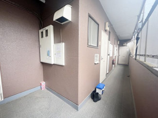 【エントランス】 | 美玉ハイム（久米川駅まで4分） | 外壁・廊下・玄関ドアなども2023年に塗装工事済みです。