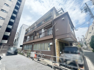 【外観】 | 美玉ハイム（久米川駅まで4分） | 鉄筋コンクリート造3階建ての一棟アパートです。久米川駅まで平坦なアクセスで徒歩4分！