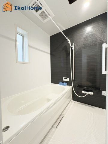 神戸市西区王塚台第6　3号棟　新築戸建の浴室|【ホームページに現地動画掲載中】●年中無休：当日予約可●足を伸ばしてご入浴いただける広々とした浴槽♪