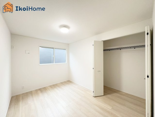 神戸市西区王塚台第6　3号棟　新築戸建の寝室|【ホームページに現地動画掲載中】●年中無休：当日予約可●カーテン・カーテンレール未設置。ご相談下さい