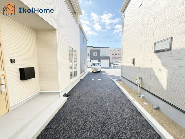 神戸市西区王塚台第6　3号棟　新築戸建の駐車場|【ホームページに現地動画掲載中】●年中無休：当日予約可●毎月５組限定！人気オプション３点１万円で取付