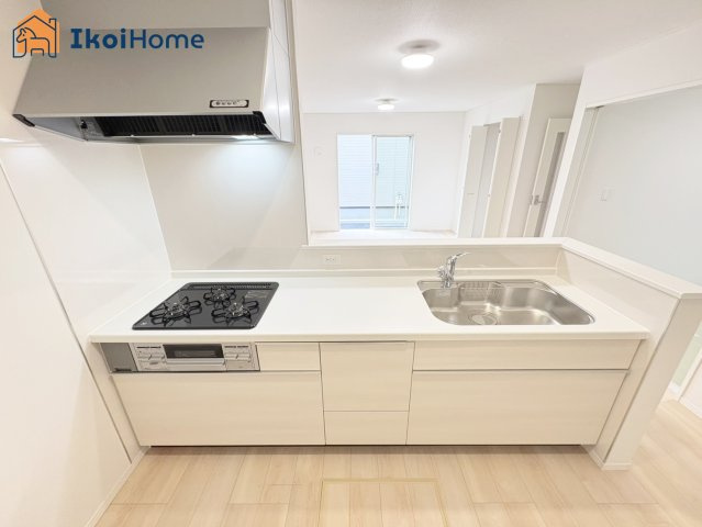 神戸市西区王塚台第6　3号棟　新築戸建のキッチン|【ホームページに現地動画掲載中】●年中無休：当日予約可●対面キッチン♪広々調理台！ワイドシンク！