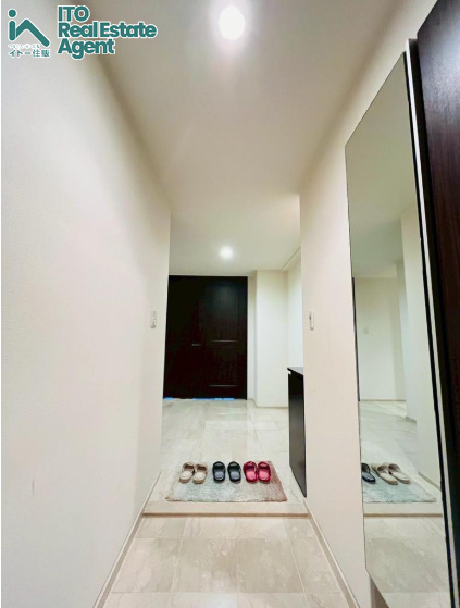 コンフォールヒルズ衣笠金閣寺道の玄関