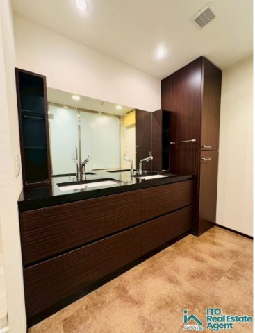 コンフォールヒルズ衣笠金閣寺道の独立洗面台