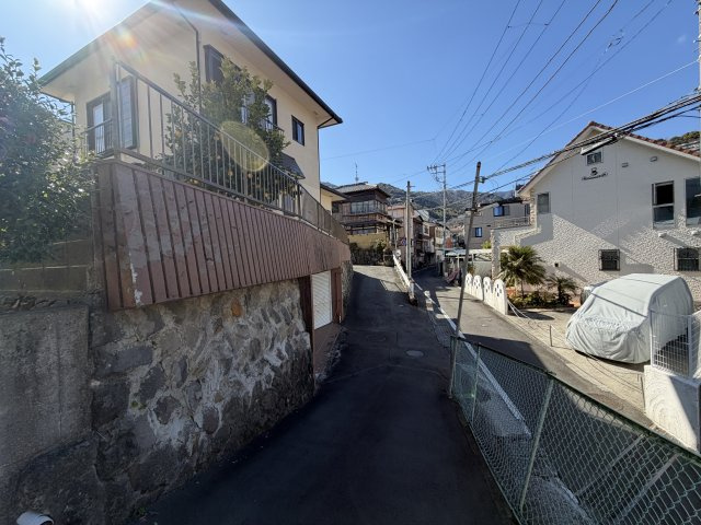 熱海市　桜町の前面道路含む現地写真