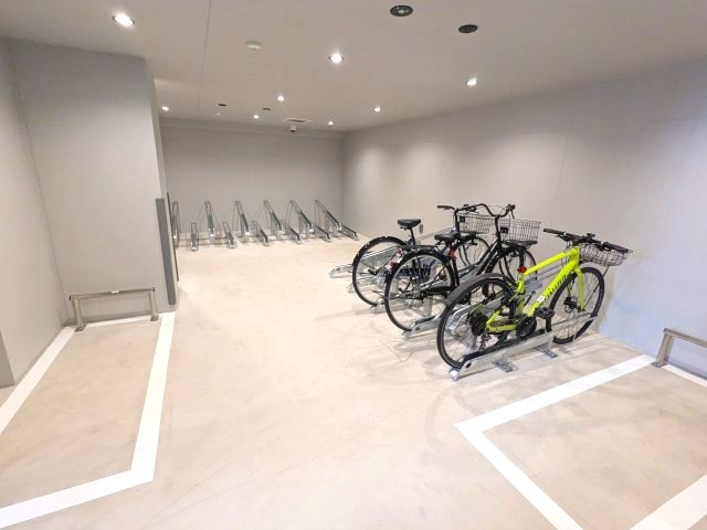 CLARITIA文京湯島の設備|屋内自転車置場とバイク置場です、空き状況は別途ご確認お願い致します