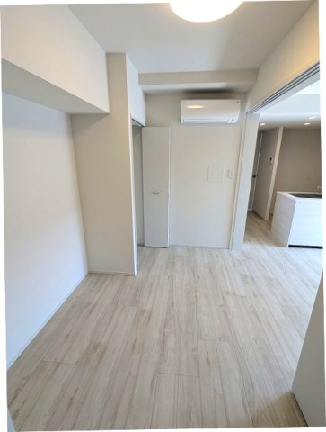 CLARITIA文京湯島の設備|リビングに面した5帖洋室です
インターネット無料
エアコン・照明・クローゼット付きです
7階以上は隣の号室と接していない独立したプライバシー確保されたお部屋です