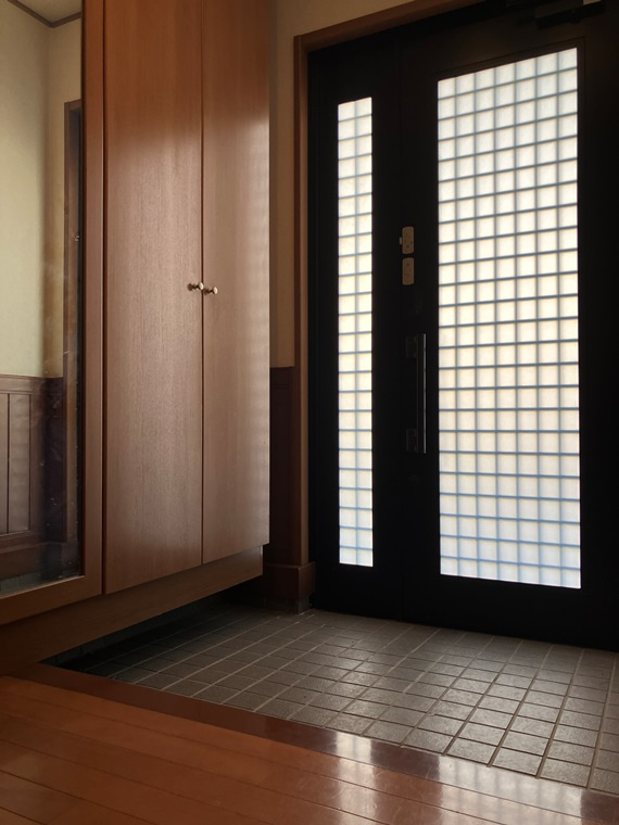 中山戸建の玄関