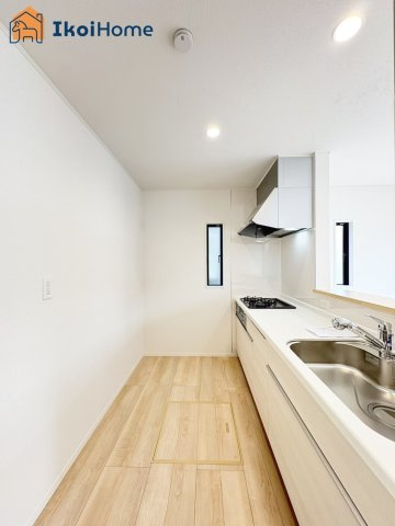 神戸市西区王塚台第6　4号棟　新築戸建のキッチン|【ホームページに現地動画掲載中】●年中無休：当日予約可●同色のカップボードの設置なども承っております